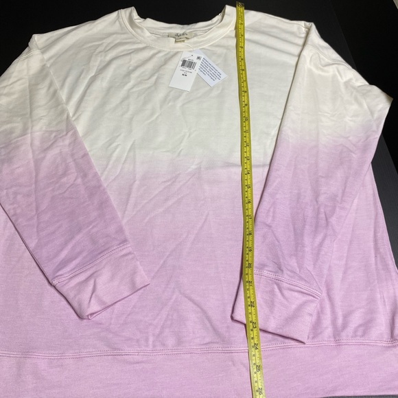 Round neck light sweater/shirt Kitten soft material generous fit (m) - Picture 2 of 5